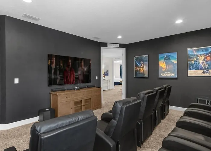 Your Dream Vacation Awaits Family 10-Bd Villa
