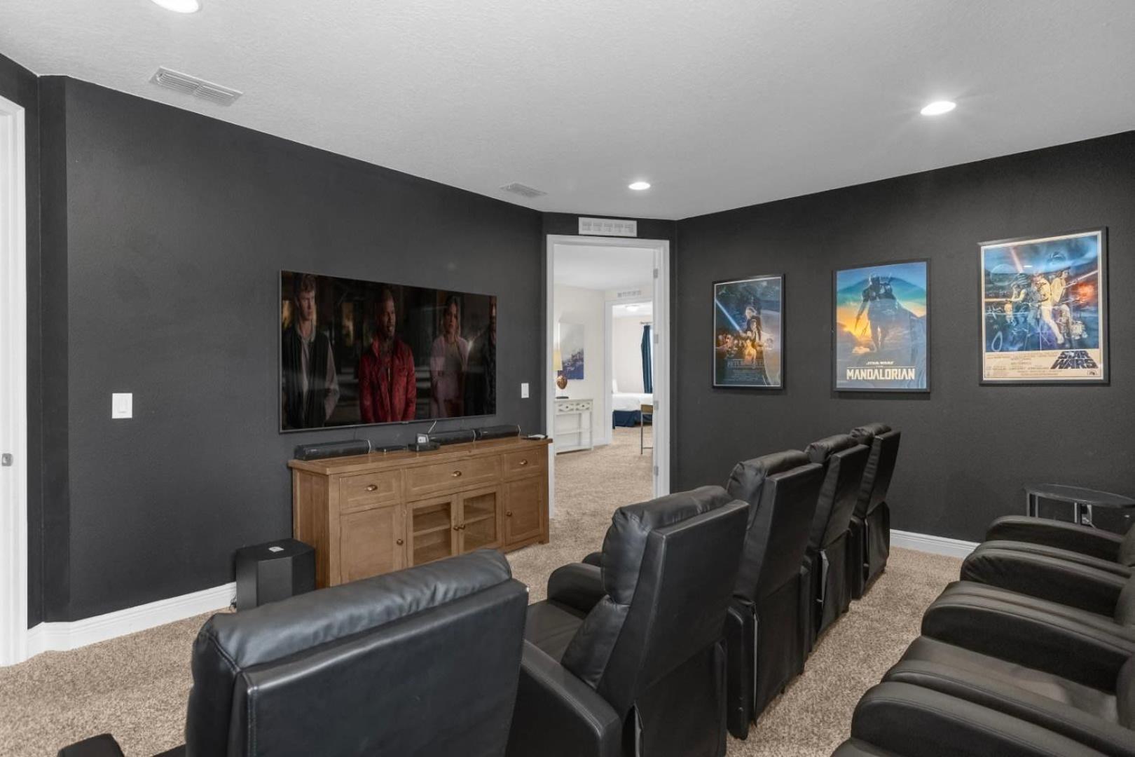 Your Dream Vacation Awaits Family 10-bd Villa