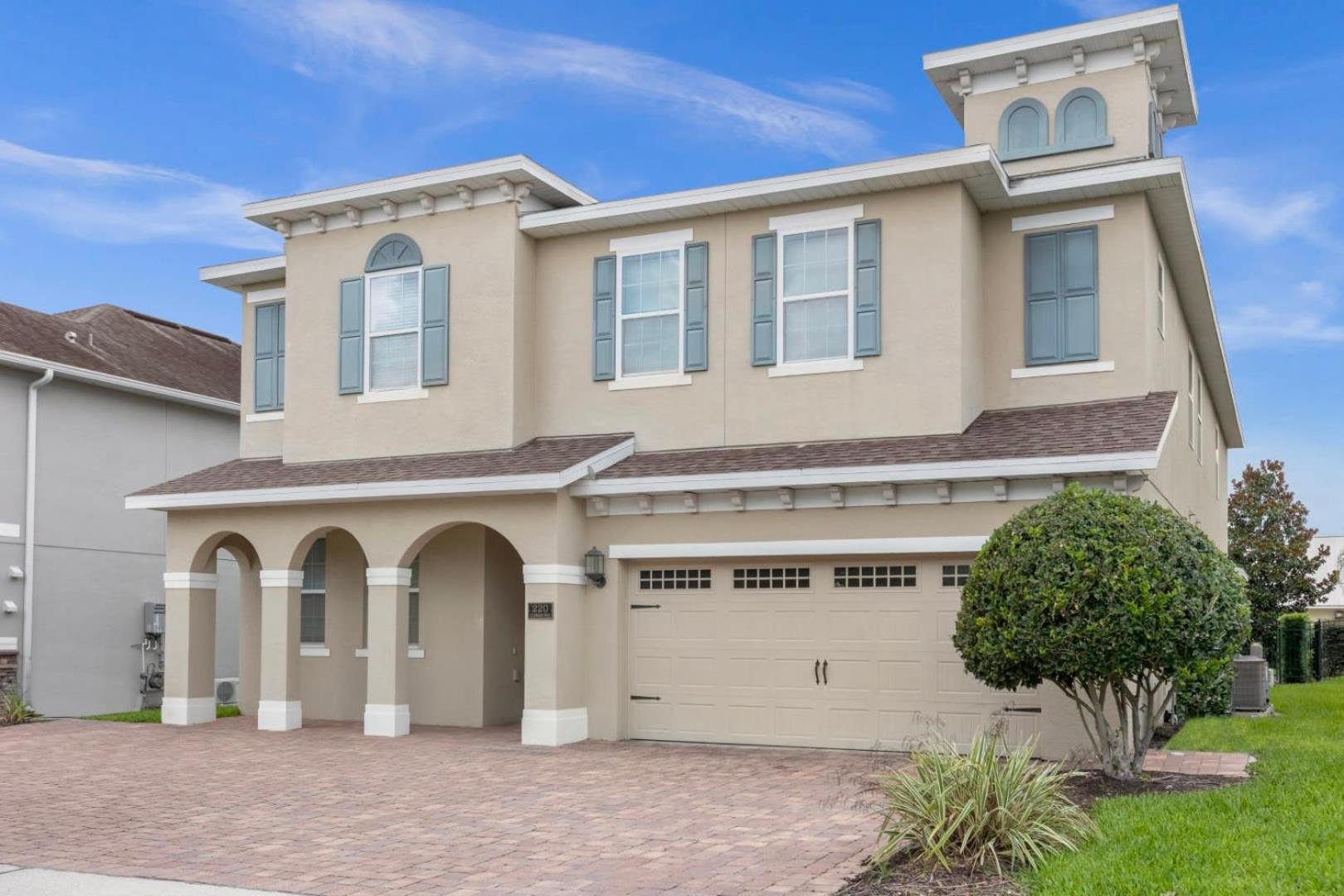 Your Dream Vacation Awaits Family 10-bd Villa