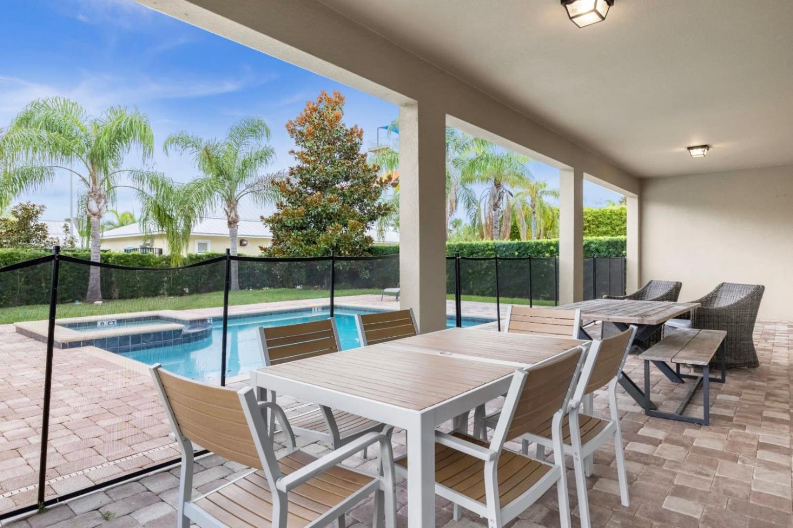 Your Dream Vacation Awaits Family 10-bd Villa *